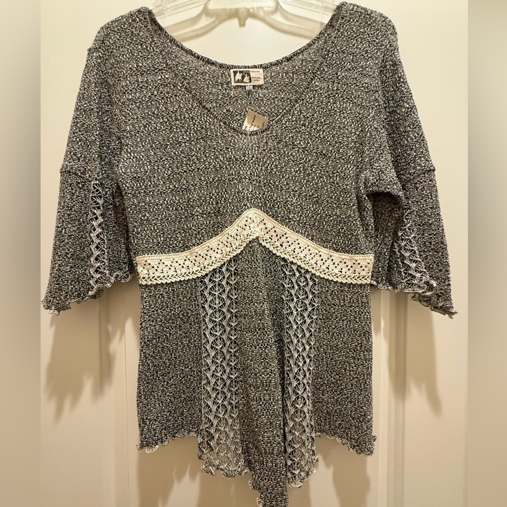 Beautiful Black and White Hand Made Blouse from Peru with Lace Details